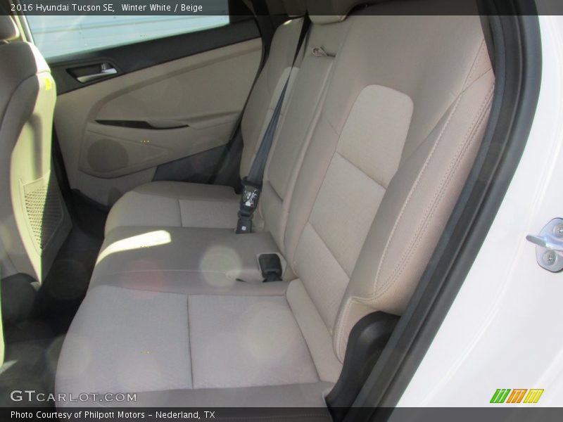 Winter White / Beige 2016 Hyundai Tucson SE