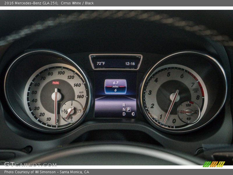 Cirrus White / Black 2016 Mercedes-Benz GLA 250
