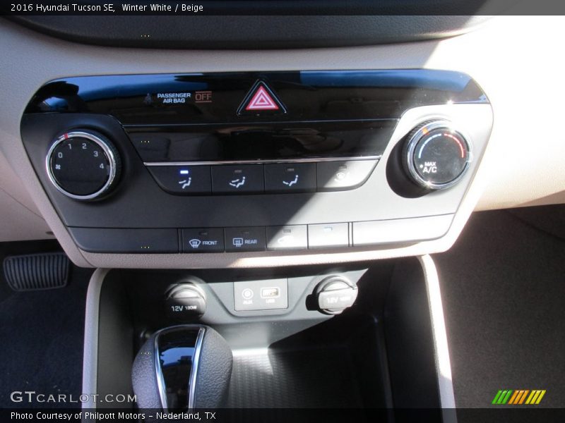 Winter White / Beige 2016 Hyundai Tucson SE