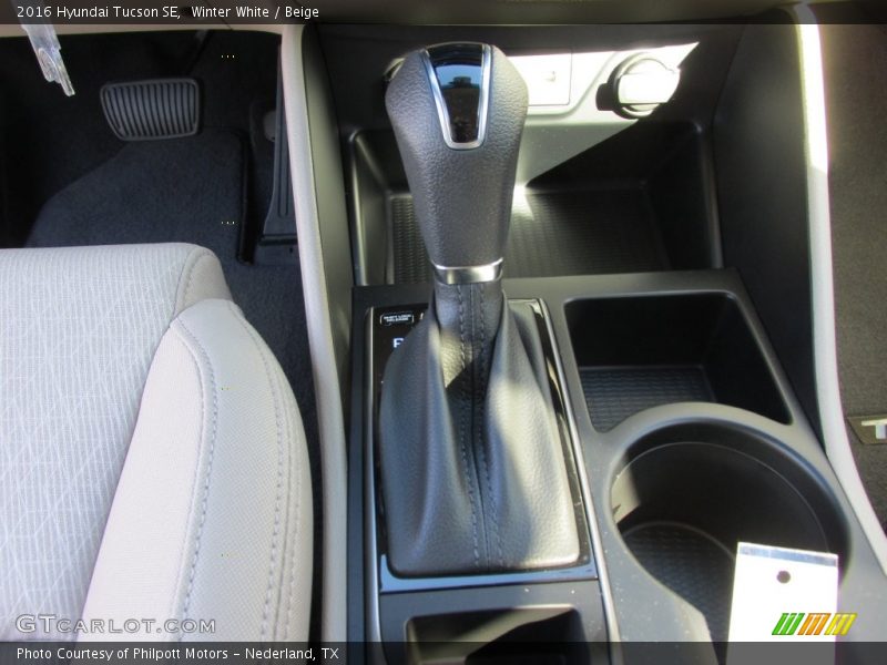 Winter White / Beige 2016 Hyundai Tucson SE