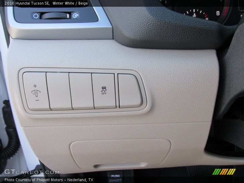 Winter White / Beige 2016 Hyundai Tucson SE