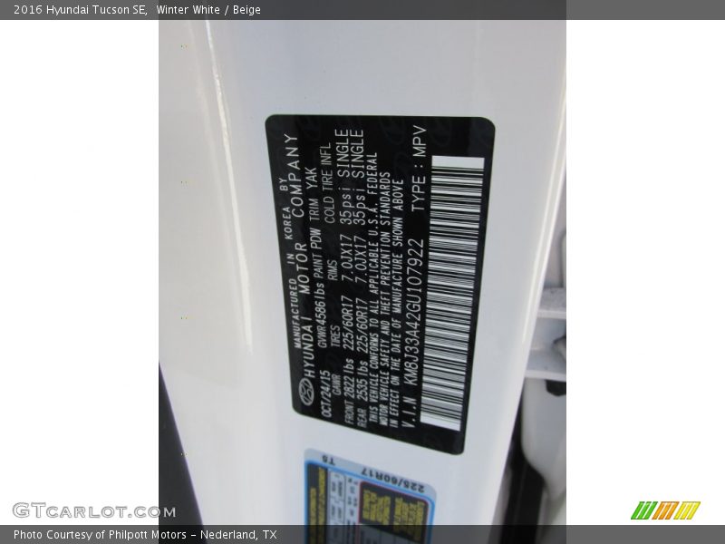 Winter White / Beige 2016 Hyundai Tucson SE