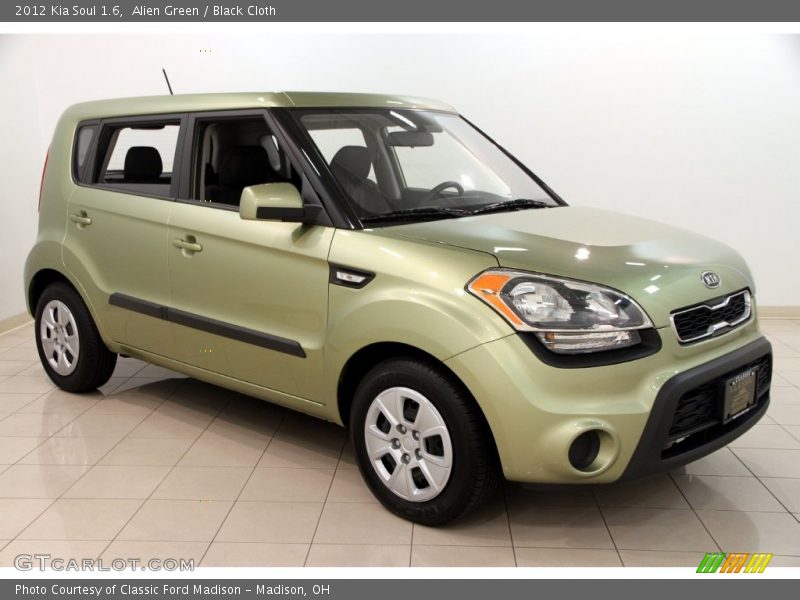 Alien Green / Black Cloth 2012 Kia Soul 1.6