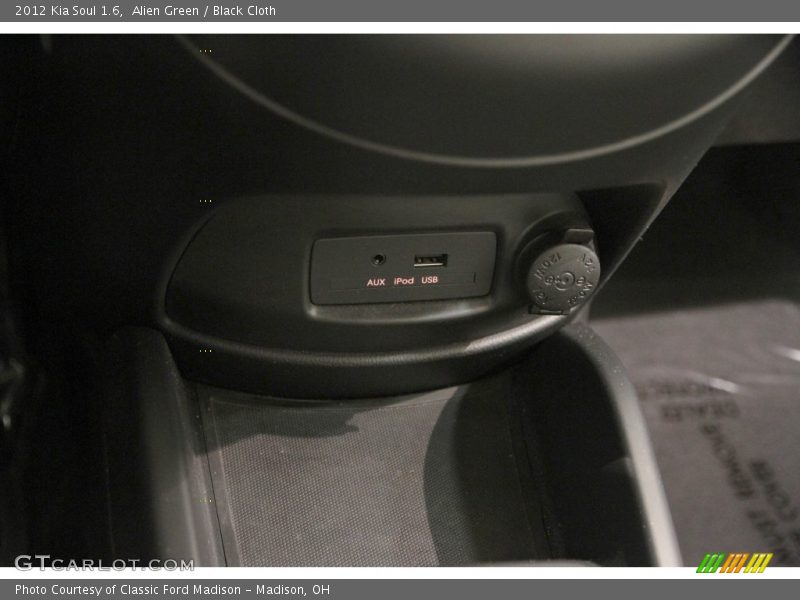 Alien Green / Black Cloth 2012 Kia Soul 1.6