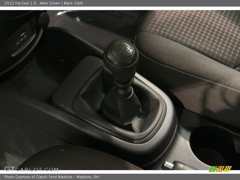 Alien Green / Black Cloth 2012 Kia Soul 1.6