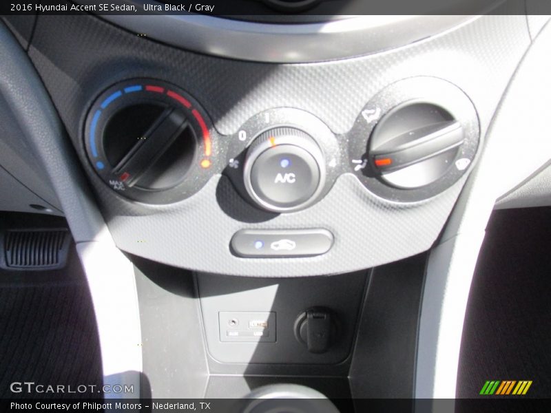 Ultra Black / Gray 2016 Hyundai Accent SE Sedan