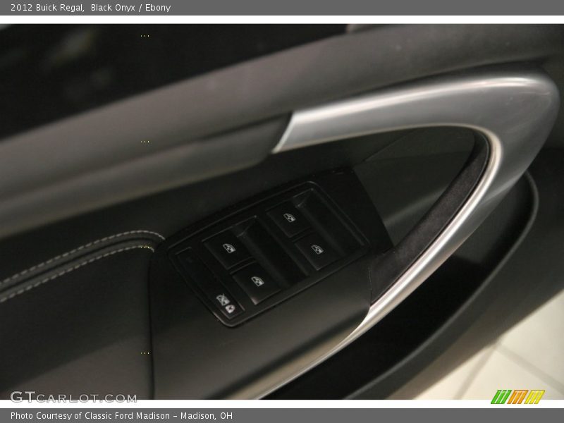 Black Onyx / Ebony 2012 Buick Regal