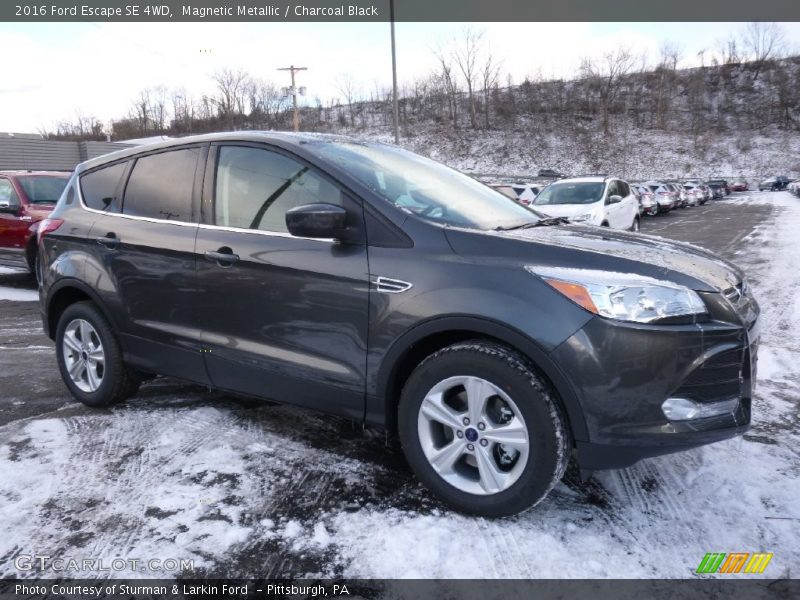 Magnetic Metallic / Charcoal Black 2016 Ford Escape SE 4WD
