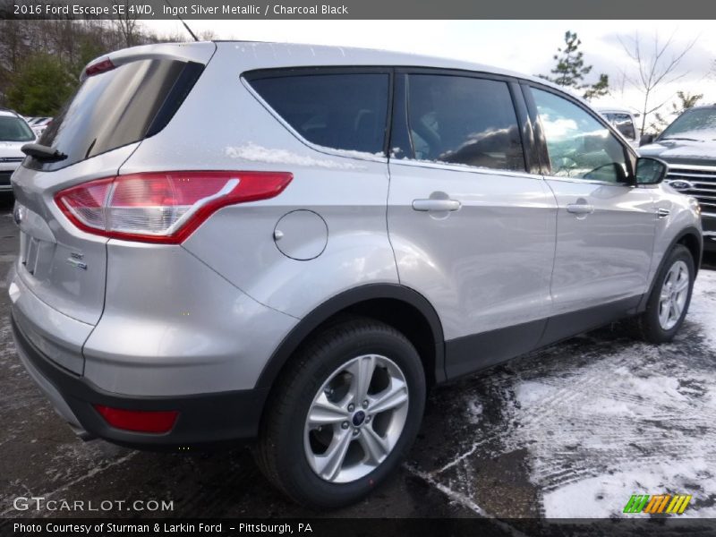 Ingot Silver Metallic / Charcoal Black 2016 Ford Escape SE 4WD