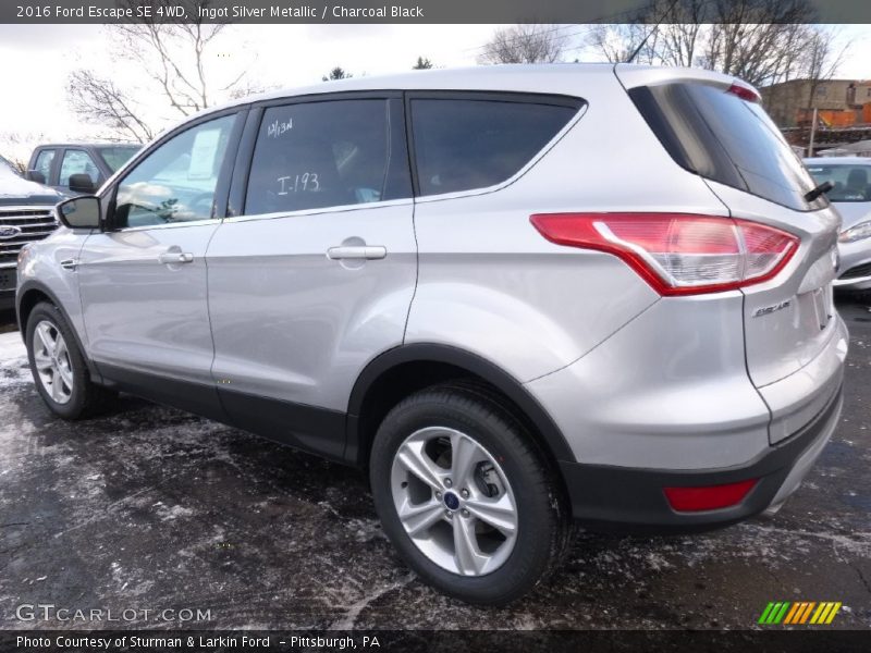 Ingot Silver Metallic / Charcoal Black 2016 Ford Escape SE 4WD
