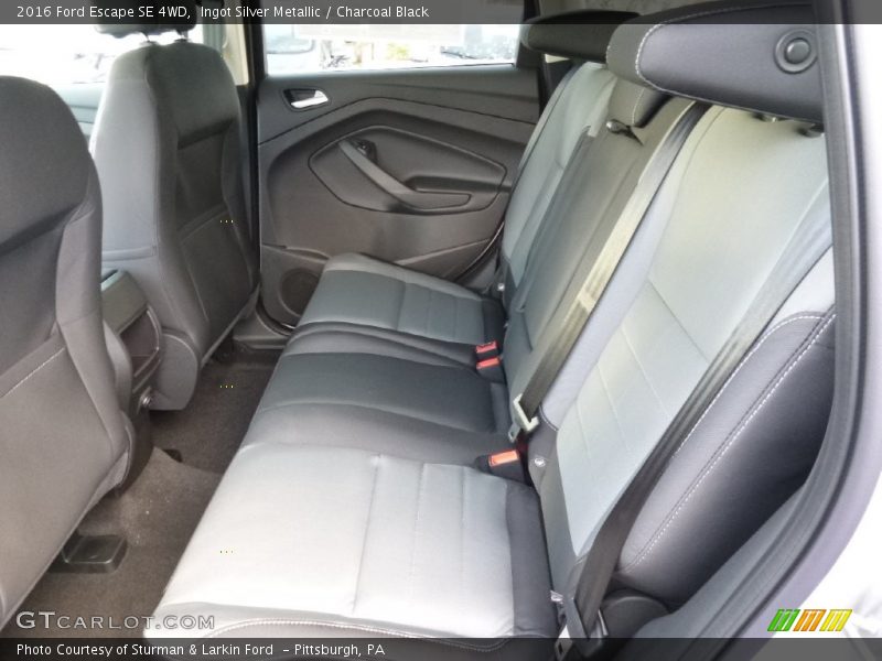 Ingot Silver Metallic / Charcoal Black 2016 Ford Escape SE 4WD