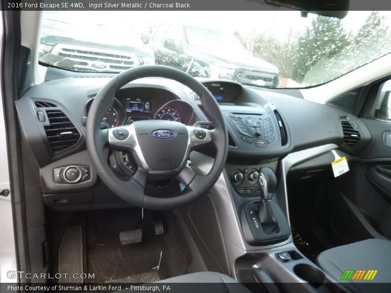 Ingot Silver Metallic / Charcoal Black 2016 Ford Escape SE 4WD