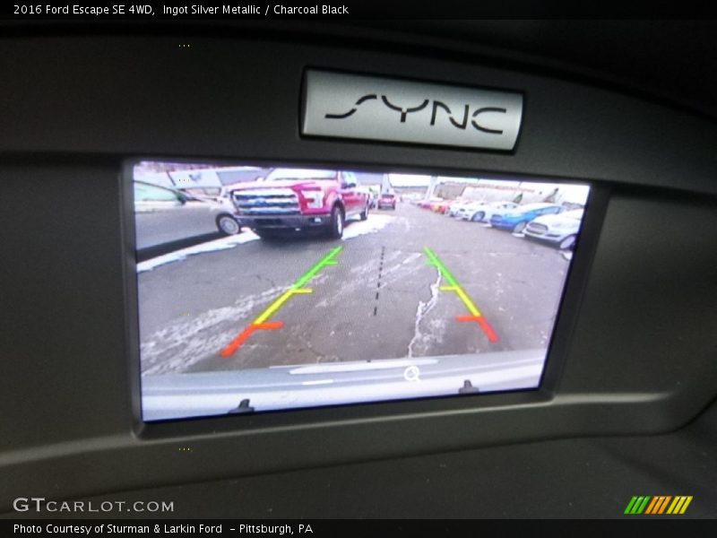 Ingot Silver Metallic / Charcoal Black 2016 Ford Escape SE 4WD