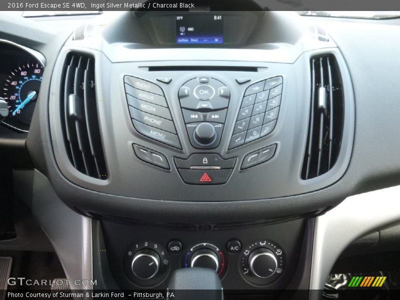 Ingot Silver Metallic / Charcoal Black 2016 Ford Escape SE 4WD