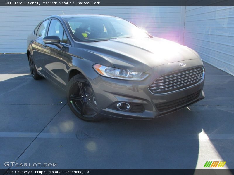 Magnetic Metallic / Charcoal Black 2016 Ford Fusion SE