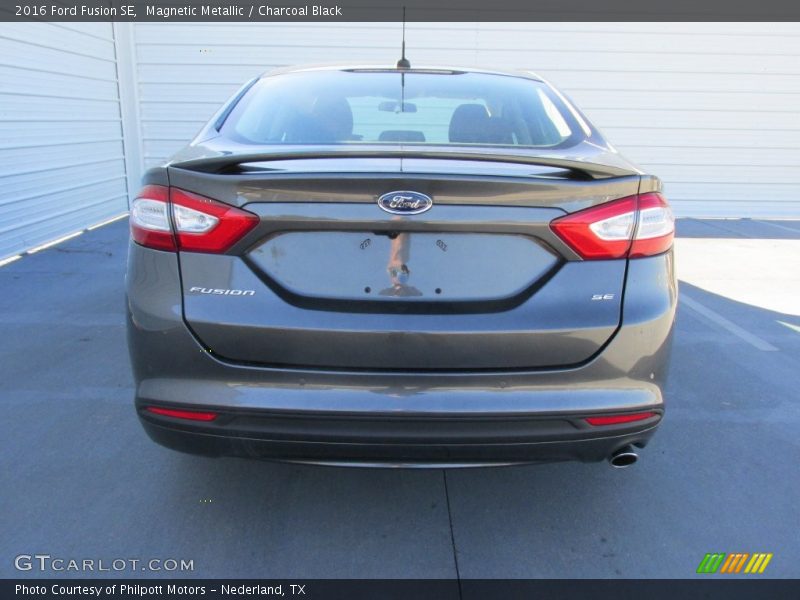 Magnetic Metallic / Charcoal Black 2016 Ford Fusion SE