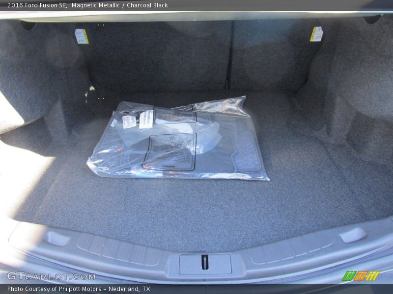 Magnetic Metallic / Charcoal Black 2016 Ford Fusion SE