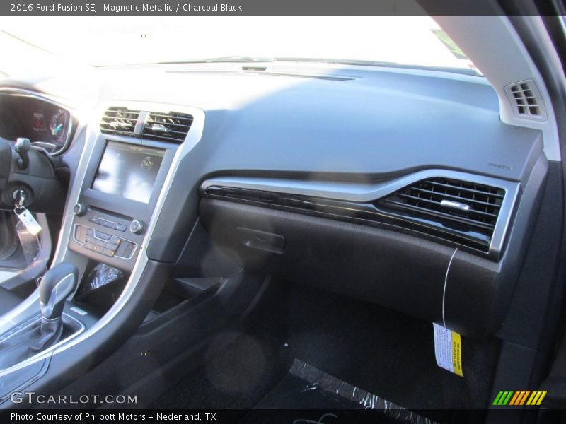 Magnetic Metallic / Charcoal Black 2016 Ford Fusion SE