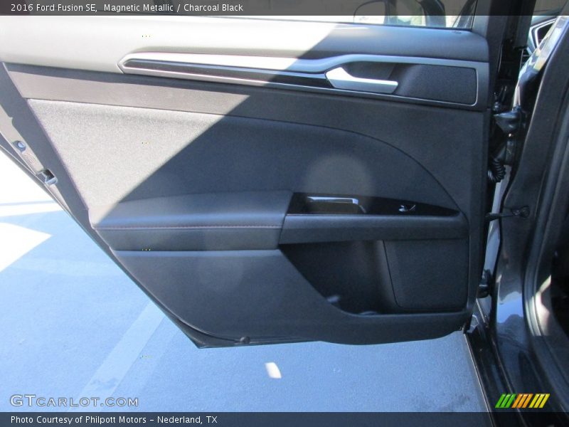 Magnetic Metallic / Charcoal Black 2016 Ford Fusion SE