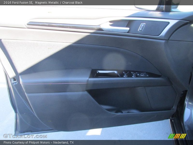 Magnetic Metallic / Charcoal Black 2016 Ford Fusion SE