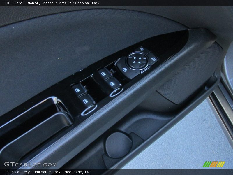 Magnetic Metallic / Charcoal Black 2016 Ford Fusion SE