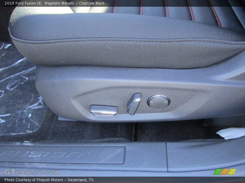Magnetic Metallic / Charcoal Black 2016 Ford Fusion SE