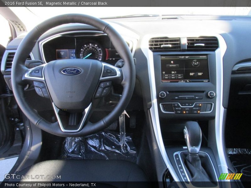 Magnetic Metallic / Charcoal Black 2016 Ford Fusion SE