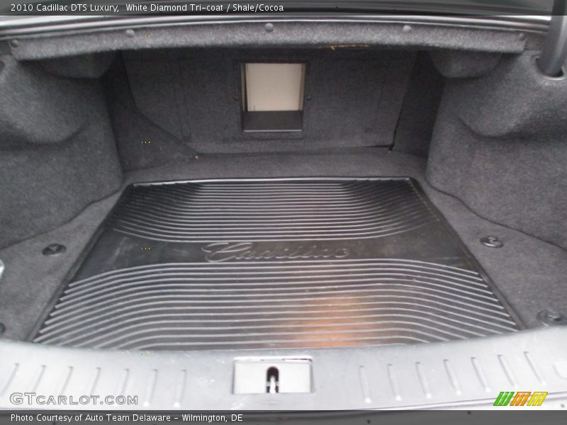White Diamond Tri-coat / Shale/Cocoa 2010 Cadillac DTS Luxury