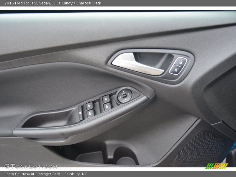 Blue Candy / Charcoal Black 2016 Ford Focus SE Sedan