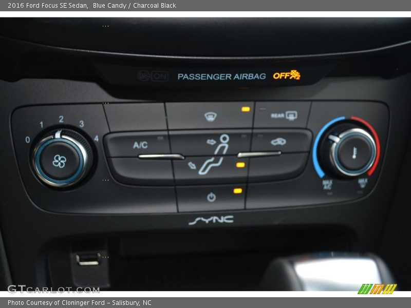 Blue Candy / Charcoal Black 2016 Ford Focus SE Sedan