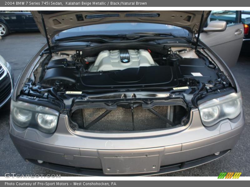 Kalahari Beige Metallic / Black/Natural Brown 2004 BMW 7 Series 745i Sedan
