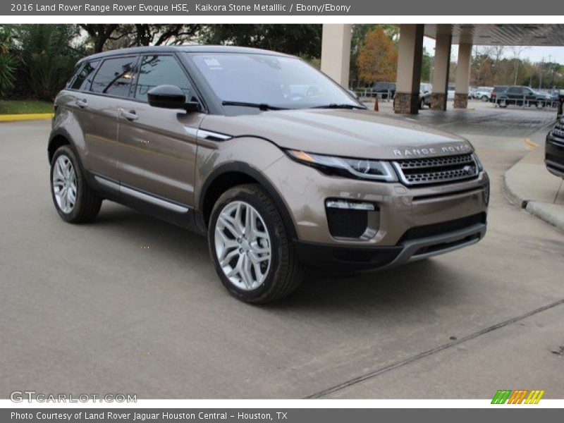 Front 3/4 View of 2016 Range Rover Evoque HSE