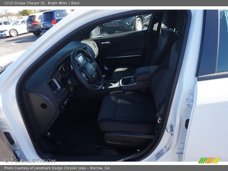 Bright White / Black 2016 Dodge Charger SE
