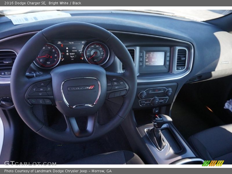 Bright White / Black 2016 Dodge Charger SE