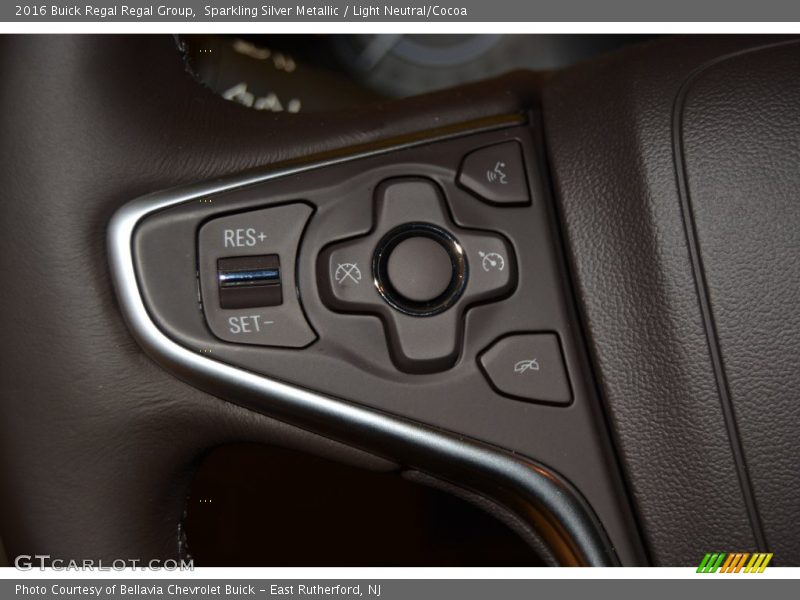 Sparkling Silver Metallic / Light Neutral/Cocoa 2016 Buick Regal Regal Group