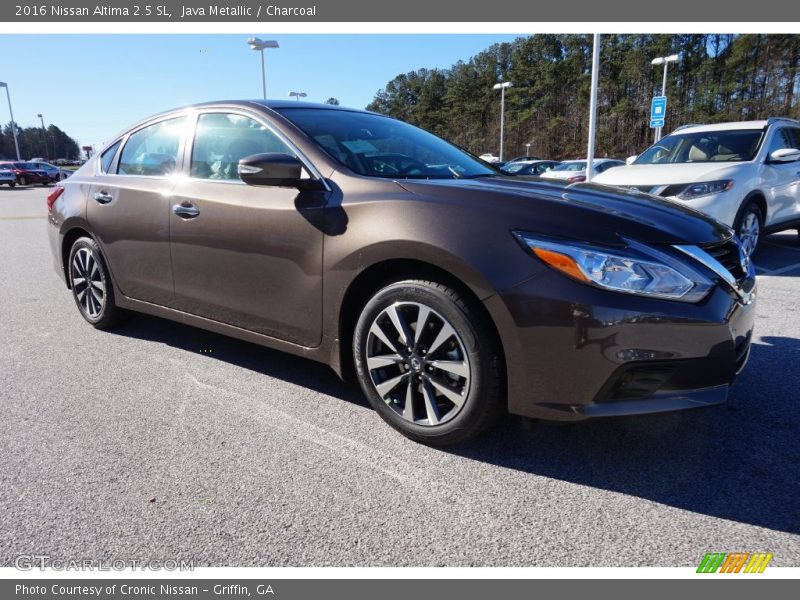 Front 3/4 View of 2016 Altima 2.5 SL