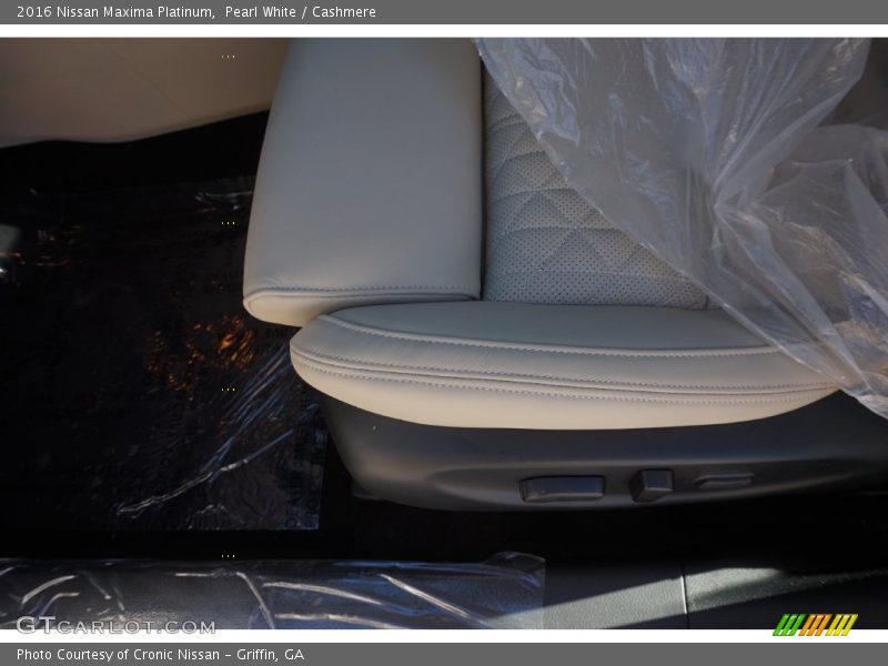 Pearl White / Cashmere 2016 Nissan Maxima Platinum