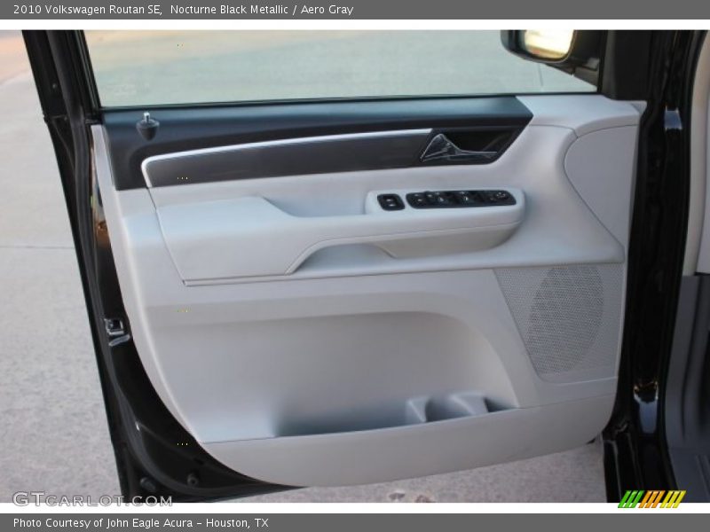 Nocturne Black Metallic / Aero Gray 2010 Volkswagen Routan SE