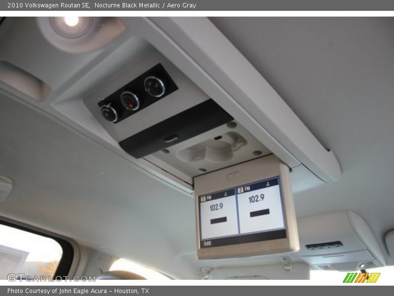 Nocturne Black Metallic / Aero Gray 2010 Volkswagen Routan SE