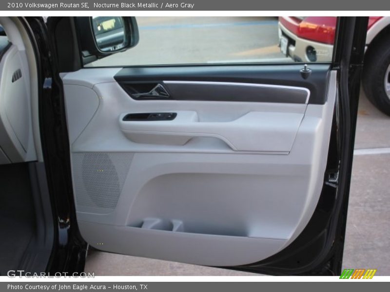 Nocturne Black Metallic / Aero Gray 2010 Volkswagen Routan SE