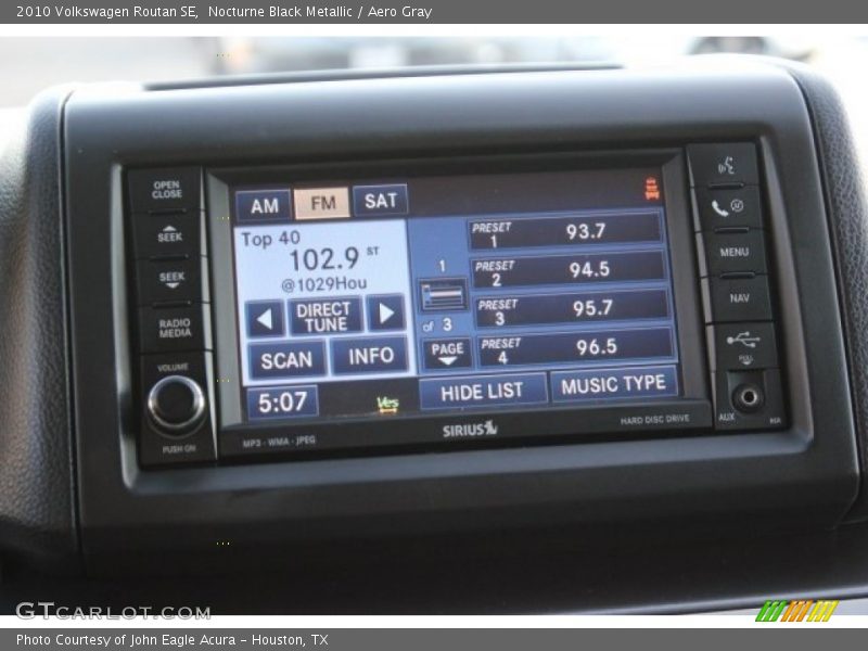 Nocturne Black Metallic / Aero Gray 2010 Volkswagen Routan SE