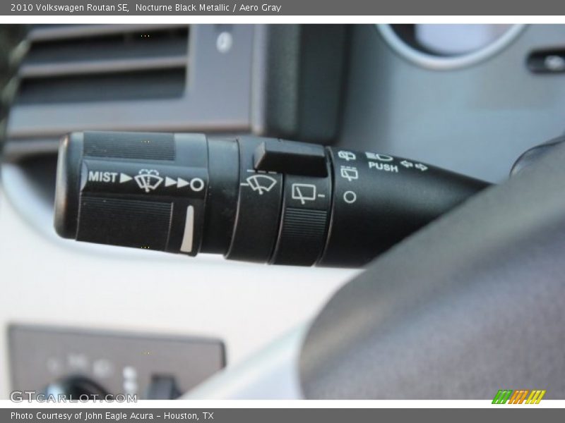 Nocturne Black Metallic / Aero Gray 2010 Volkswagen Routan SE