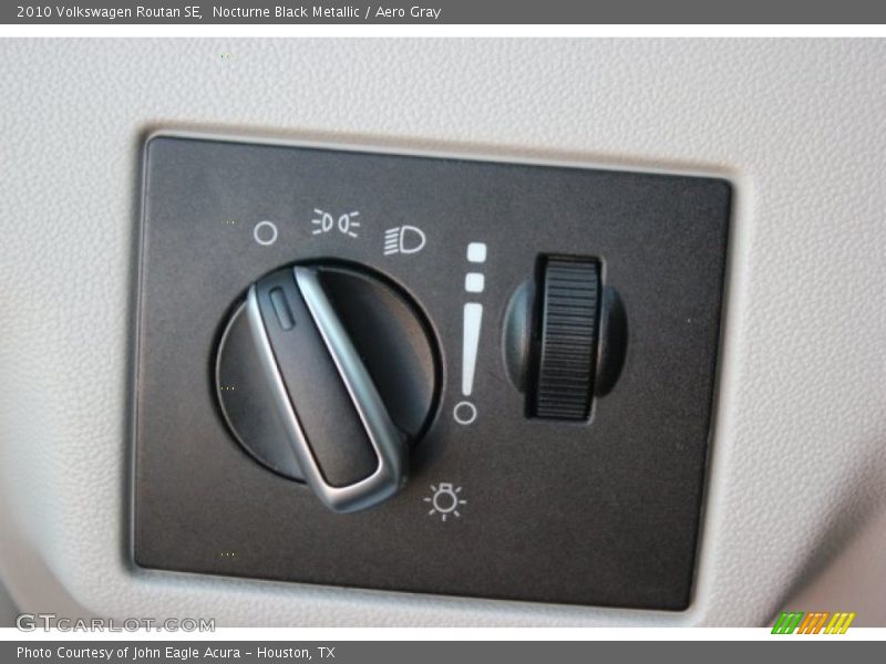 Nocturne Black Metallic / Aero Gray 2010 Volkswagen Routan SE
