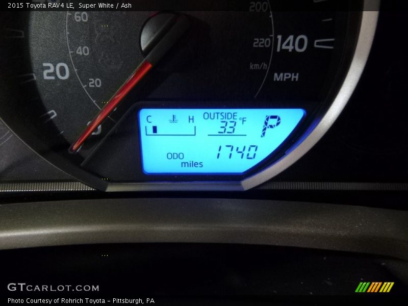 Super White / Ash 2015 Toyota RAV4 LE