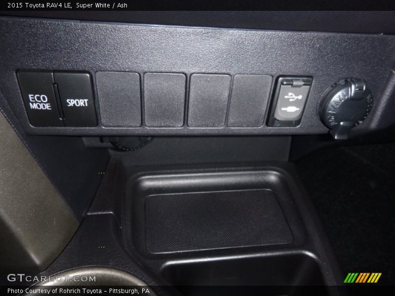 Super White / Ash 2015 Toyota RAV4 LE