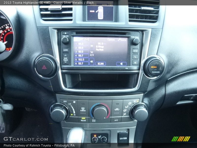 Classic Silver Metallic / Black 2013 Toyota Highlander SE 4WD
