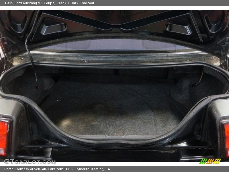 Black / Dark Charcoal 1999 Ford Mustang V6 Coupe