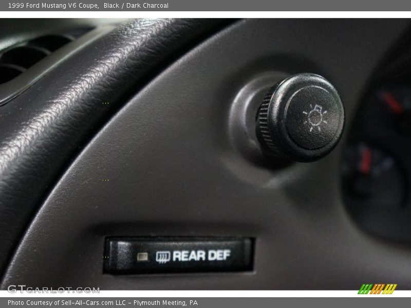 Black / Dark Charcoal 1999 Ford Mustang V6 Coupe