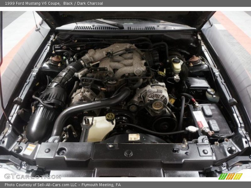 Black / Dark Charcoal 1999 Ford Mustang V6 Coupe