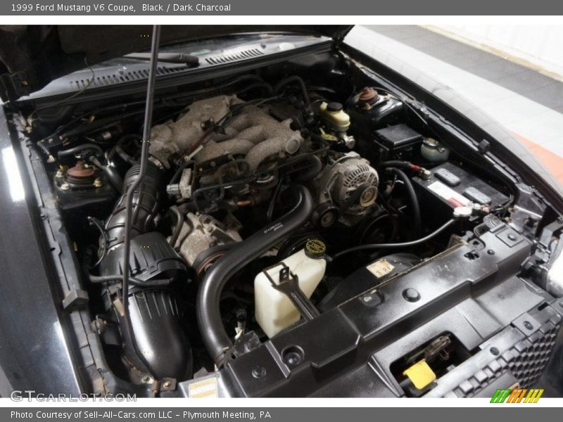 Black / Dark Charcoal 1999 Ford Mustang V6 Coupe